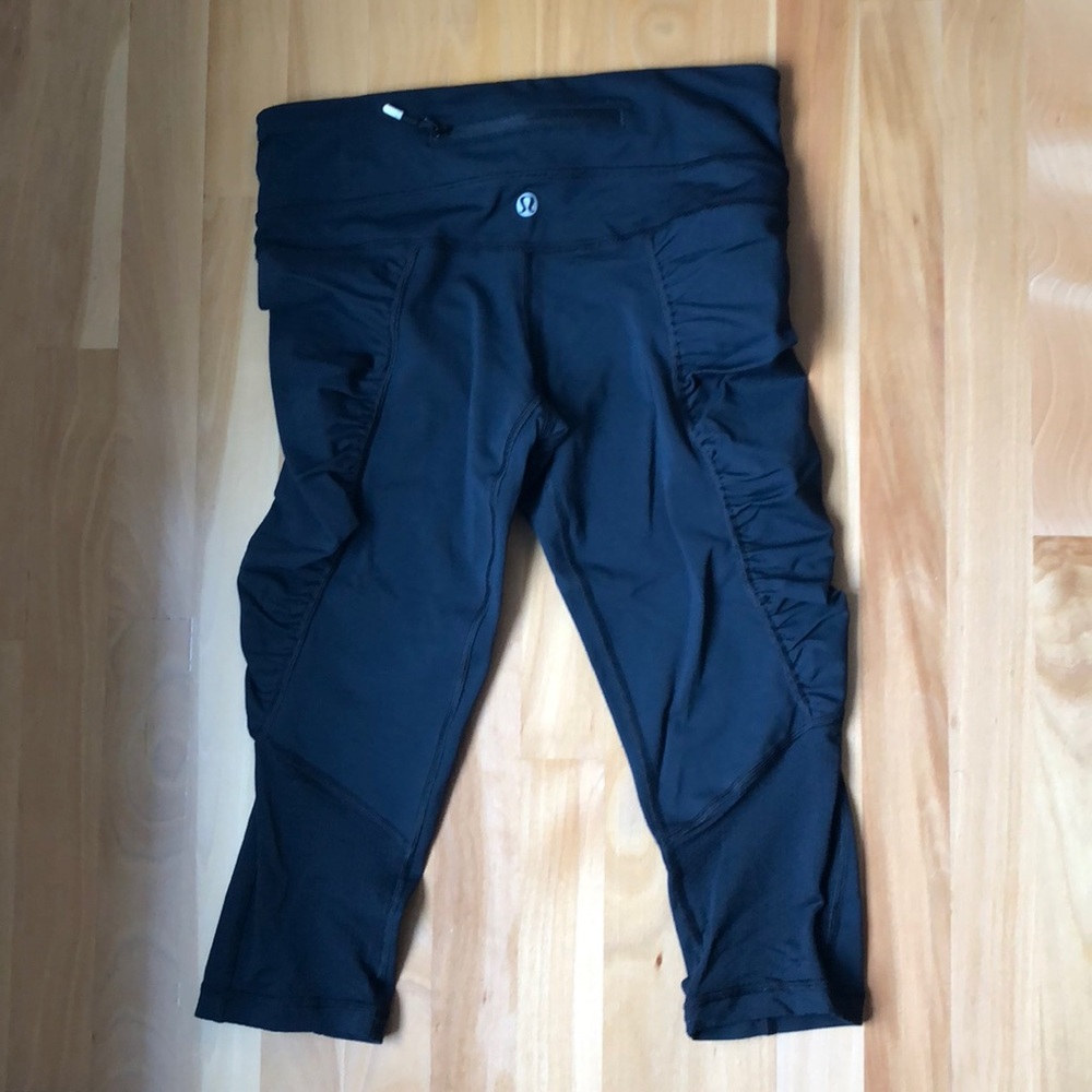 EUC lululemon running crops sz4